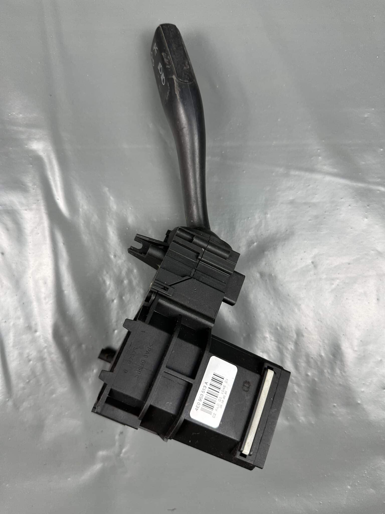 4E0953513A Audi A4 B6 B7 A6 C6 A8 D3 Q7 4L Commodo clignotant – Pièce d'origine, d'occasion et testée