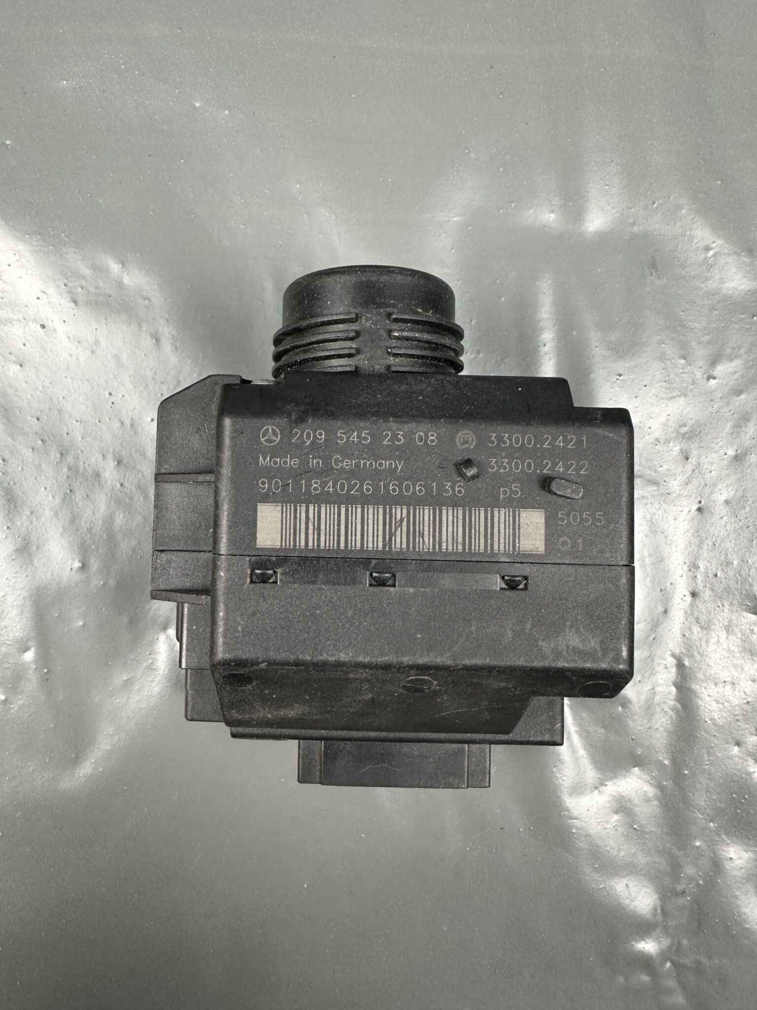 A2095452308 / 33002421 Mercedes W203 CL203 W209 EIS EZS Ignition Switch Module – OEM Used & Tested