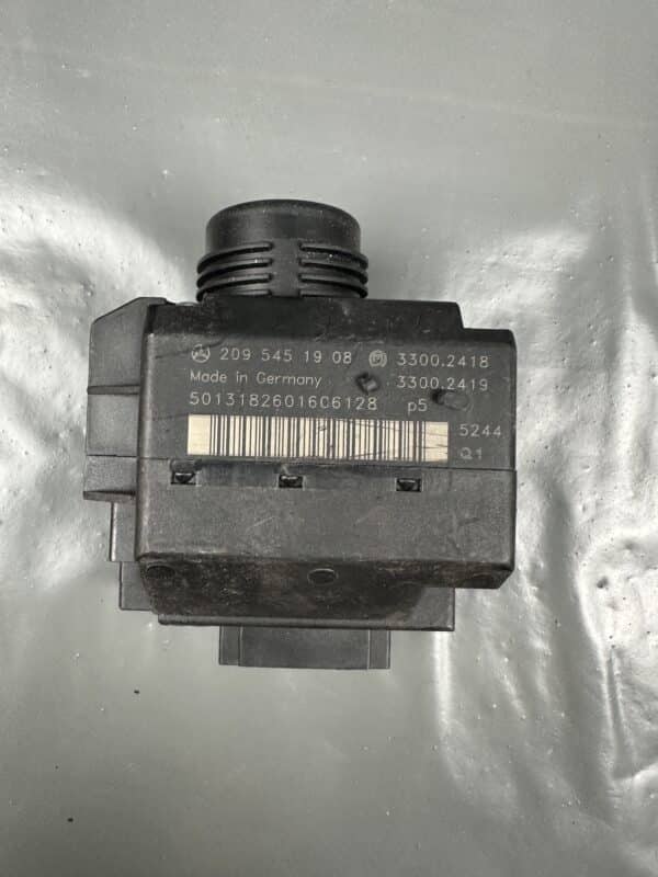 A2095451908 / 33002418 Mercedes W203 W209 EIS EZS Ignition Switch Module – OEM Used & Tested