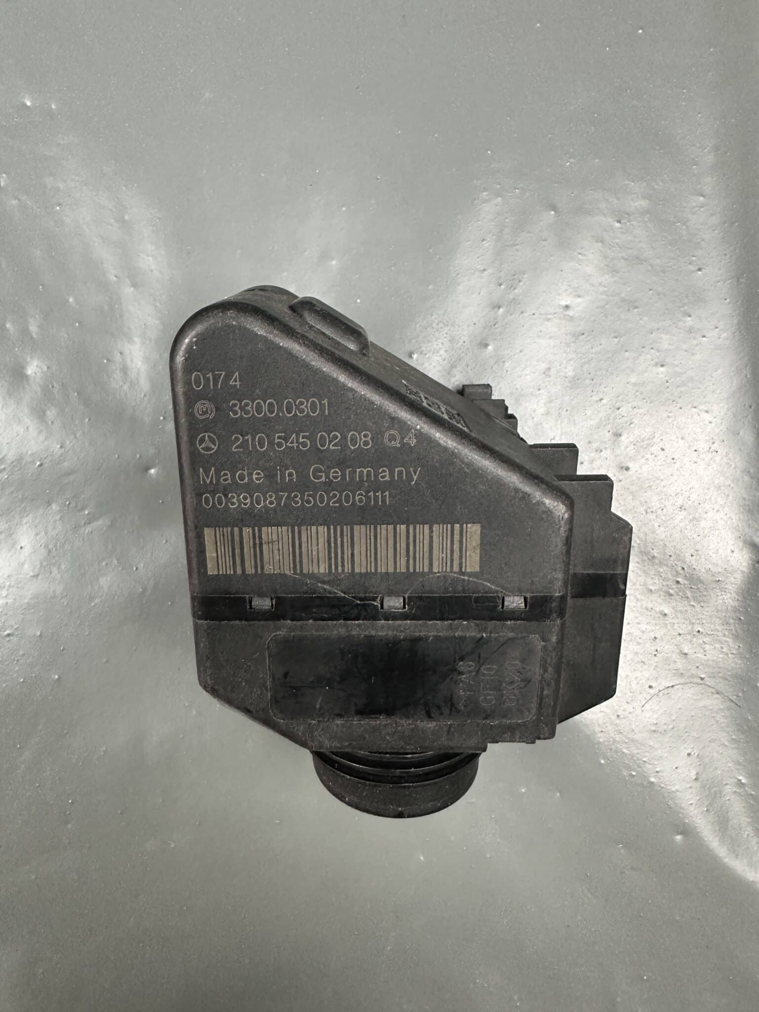 A2105450208 / 33000301 Mercedes W202 W208 W210 EIS EZS Ignition Switch Module – OEM Used & Tested