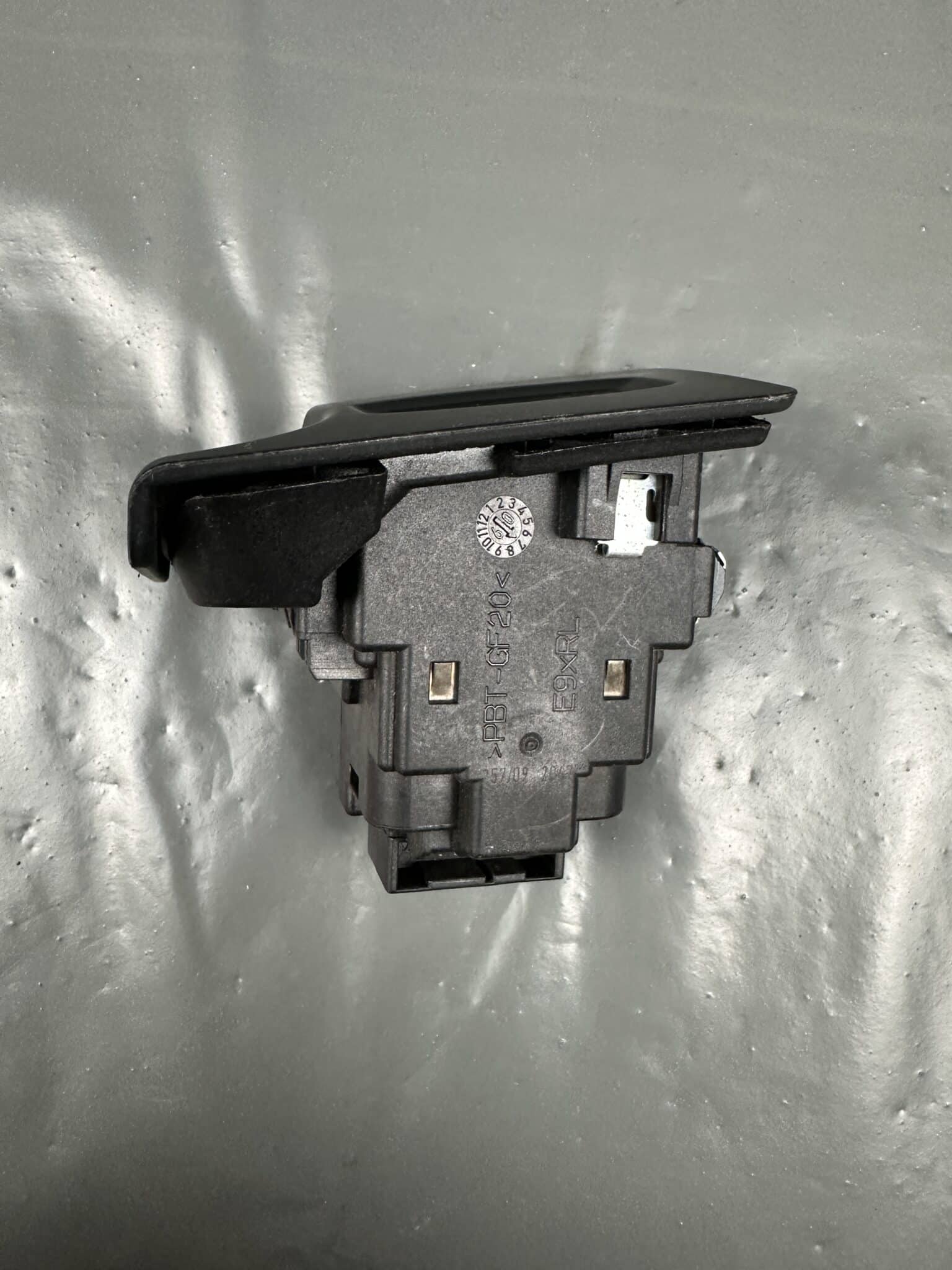 66126954720 / 6954720 BMW E81 E87 E90 E91 E92 E93 Ignition Key Slot – OEM Used & Tested