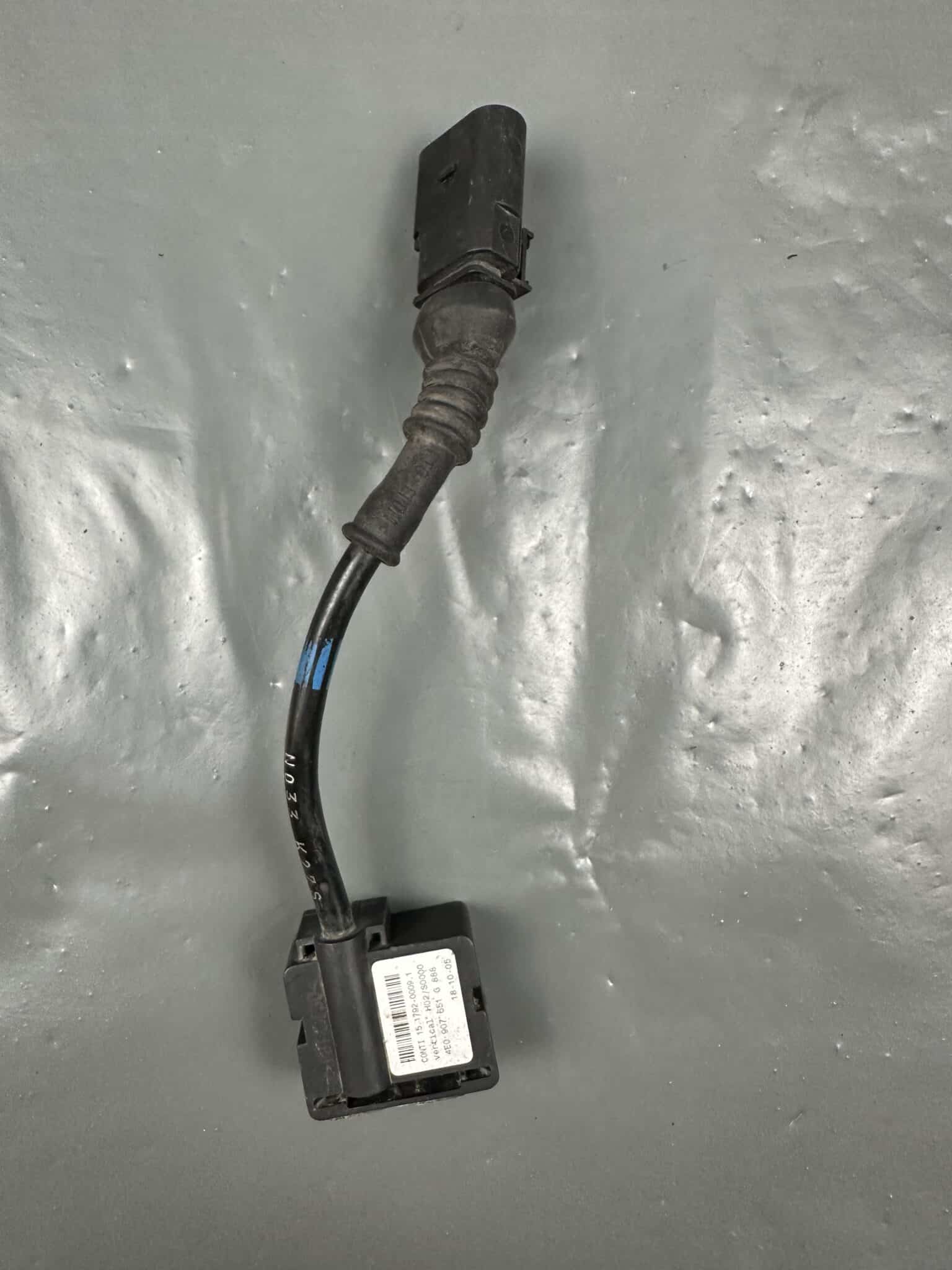 4E0616576J / 4E0907651G Audi A8 S8 D3 Front Right Air Suspension Acceleration Sensor – OEM Used & Tested