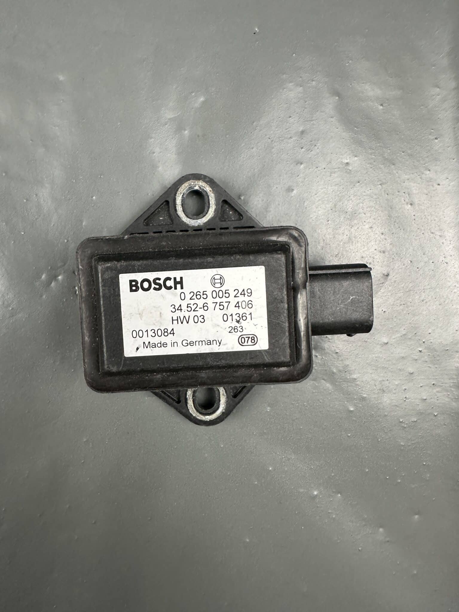 34526757406 / 0265005249 BMW 7 Series E65 E66 745Li 760Li Bosch DSC Yaw Rate Sensor – OEM Used & Tested