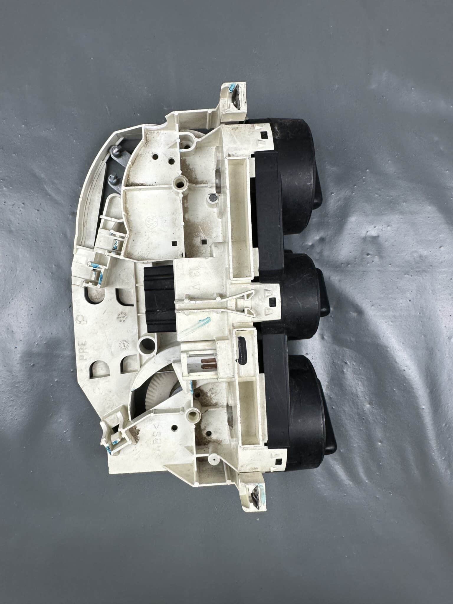 1C0820045D VW New Beetle İklim Kontrol Paneli – Orijinal Kullanılmış ve Test Edilmiş