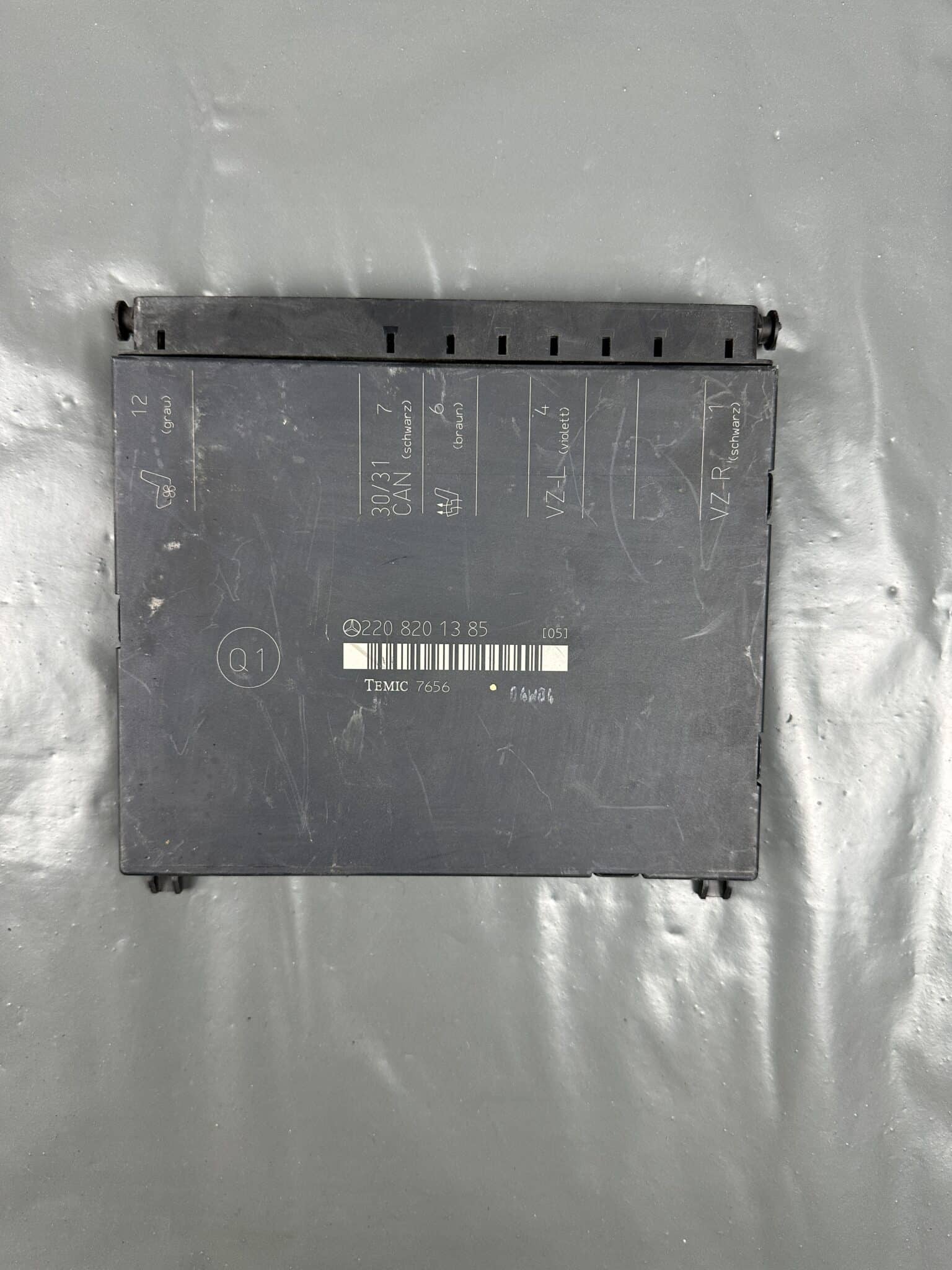 A2208201385 Mercedes W220 S-Class Rear Seat Control Module OEM Used & Tested