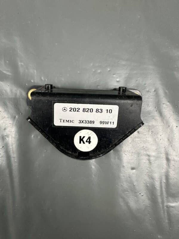 2028208310 Mercedes W202 W208 W210 Alarm Modülü – Orijinal Kullanılmış ve Test Edilmiş