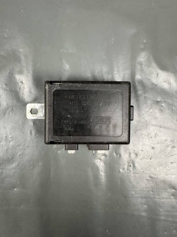 1638200289 Mercedes W163 ML Antenna Amplifier – OEM Used & Tested