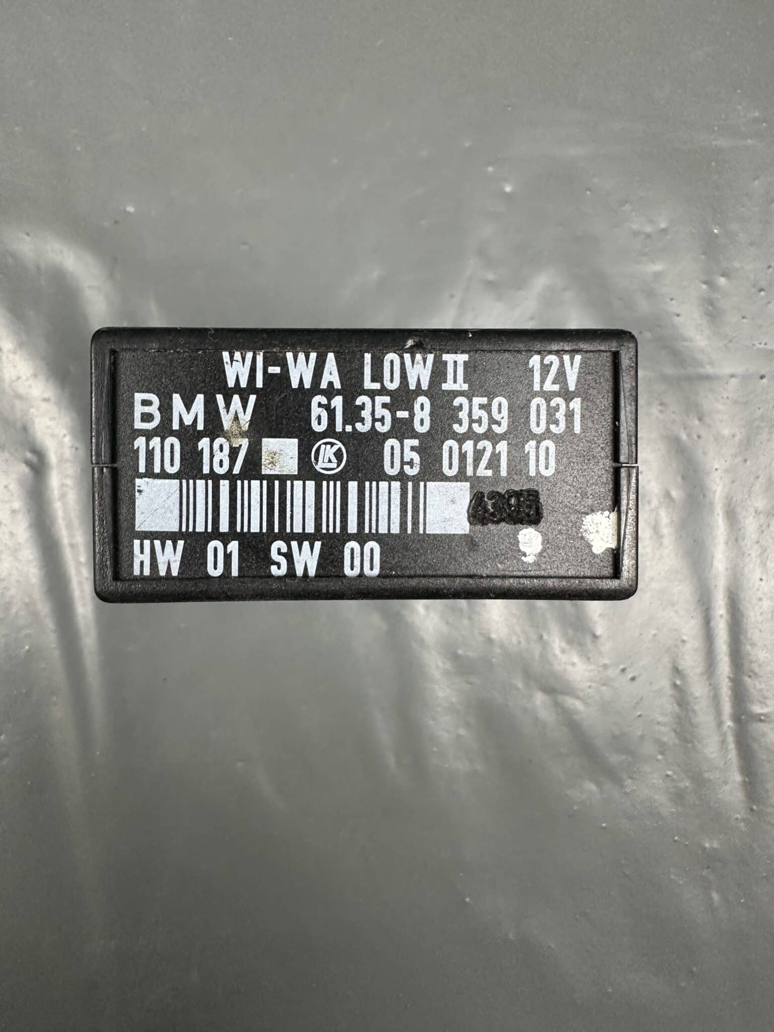 8359031 BMW E36 Модул за управление на чистачи и тръшка WI-WA – Оригинален употребяван и тестван