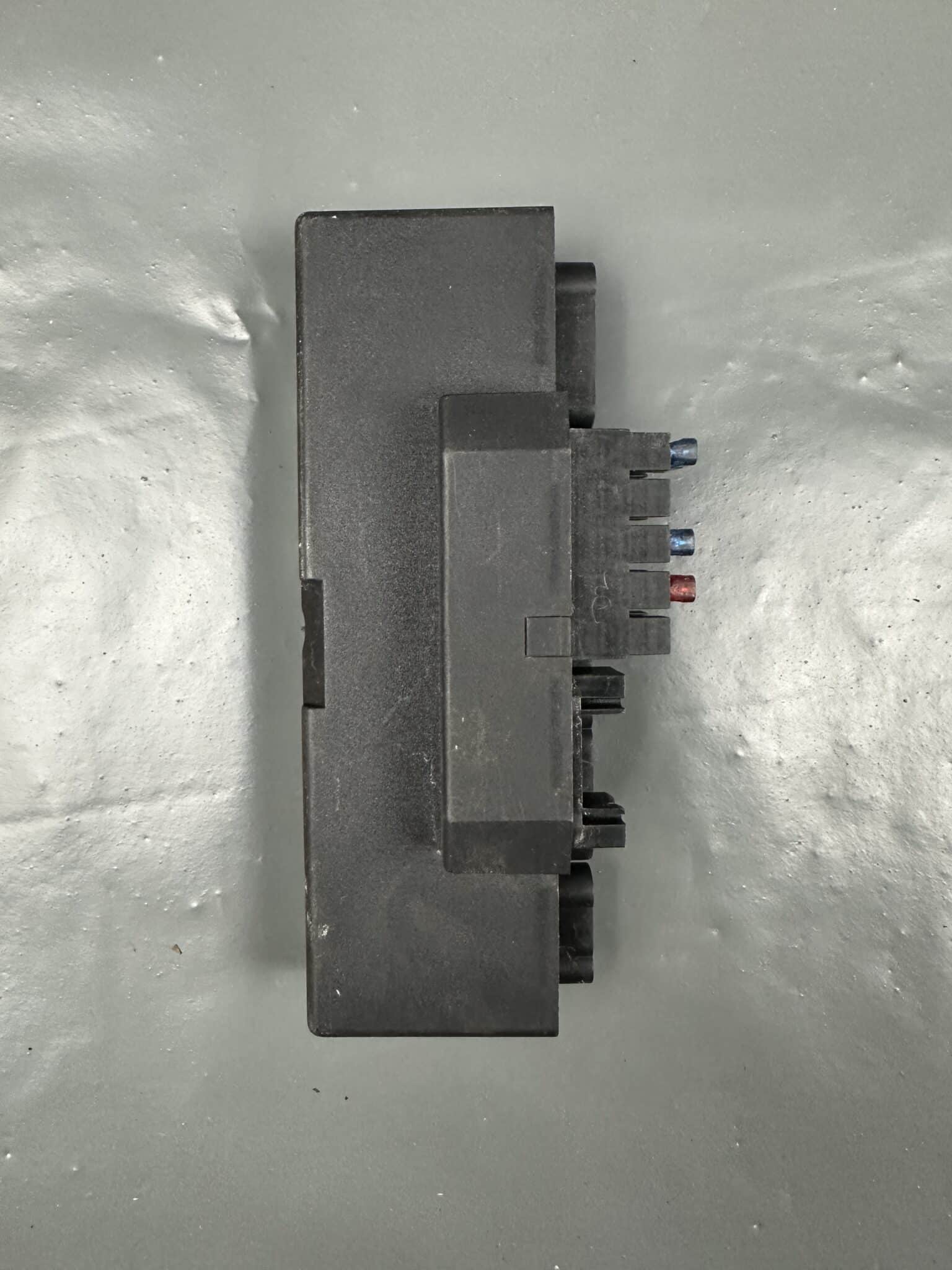 A2105400372 Mercedes W210 R170 K40 Fuse Relay Module – OEM Used & Tested