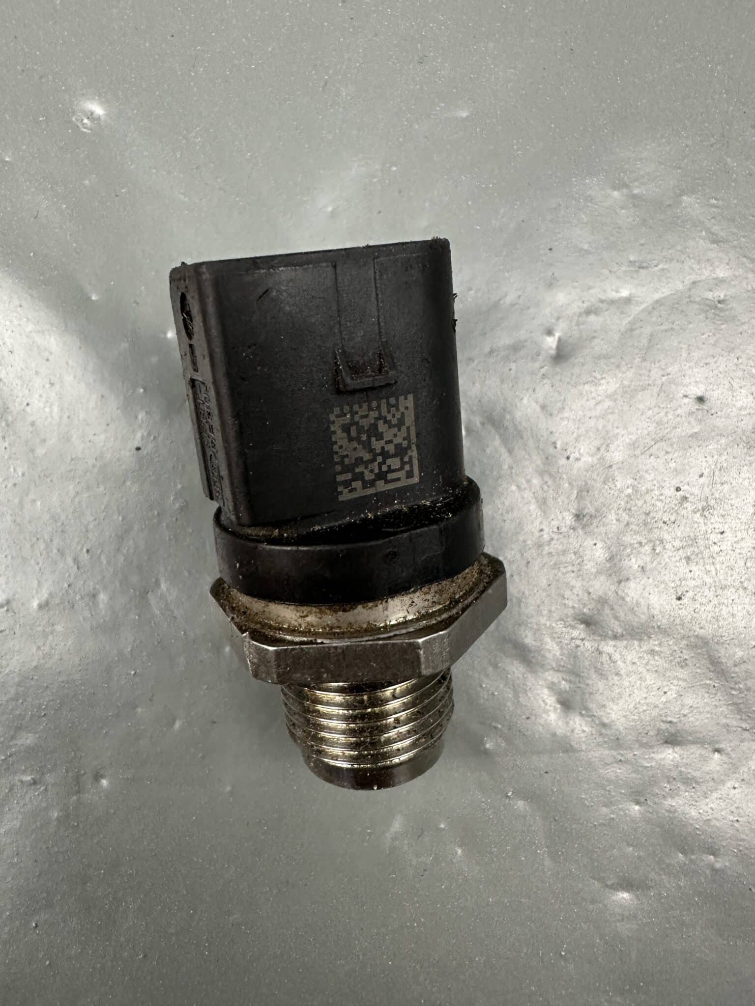 0281002948 Bosch BMW Diesel Fuel Rail Pressure Sensor – OEM Used & Tested