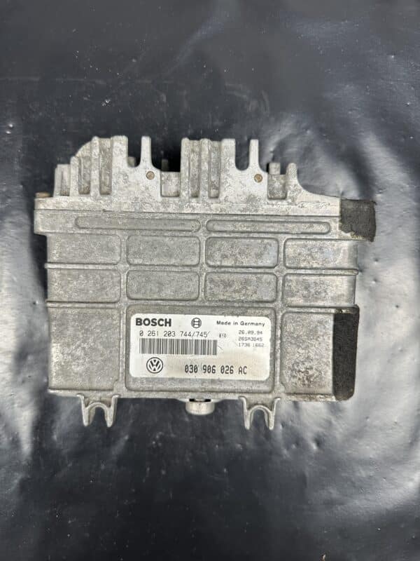 0261203744 030906026AC VW Polo 6N 1.0 Bosch ECU – Originální použitá a testovaná jednotka
