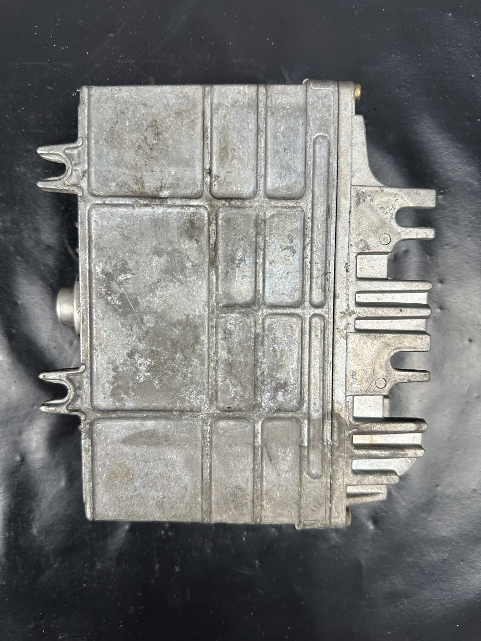 0261203744 030906026AC VW Polo 6N 1.0 Bosch ECU – Originální použitá a testovaná jednotka