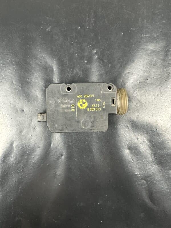 67118353013 / 406.204/3/1 BMW E36 Актуатор на капачката на резервоара – Оригинален употребяван и тестван