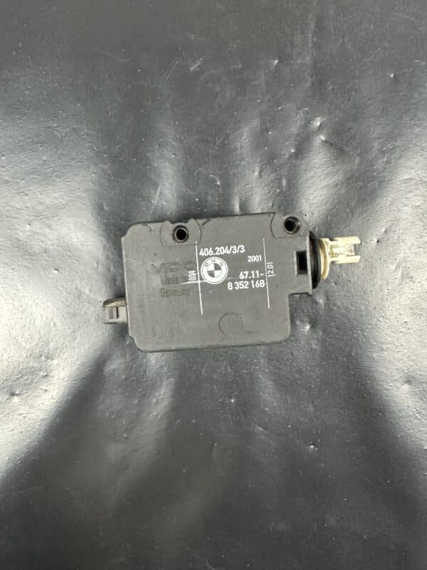 67118352168 / 406.204/3/3 BMW Задвижващ механизъм на капак на резервоара – Оригинален употребяван и тестван