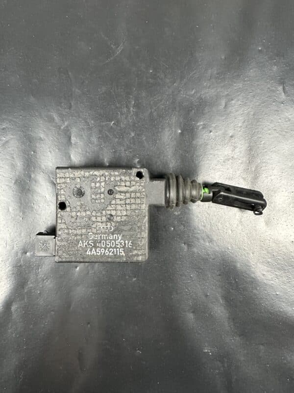 4A5962115 / 40505316 Audi A6 C4 Актуатор за централно заключване – оригинален, употребяван и тестван
