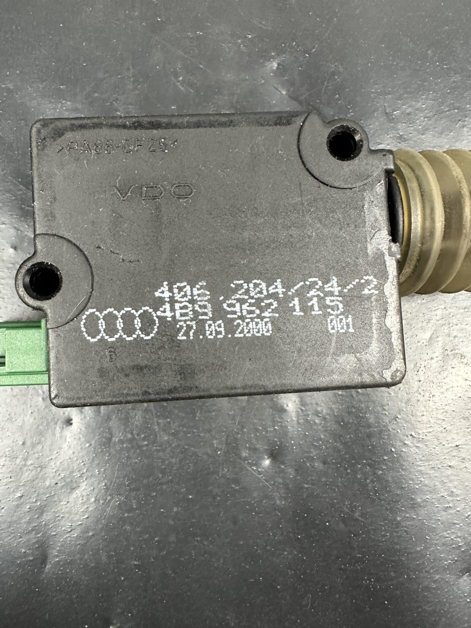 4B9962115 / 406.204/24/2 Audi A6 C5 актуатор на централното заключване – Оригинален употребяван и тестван