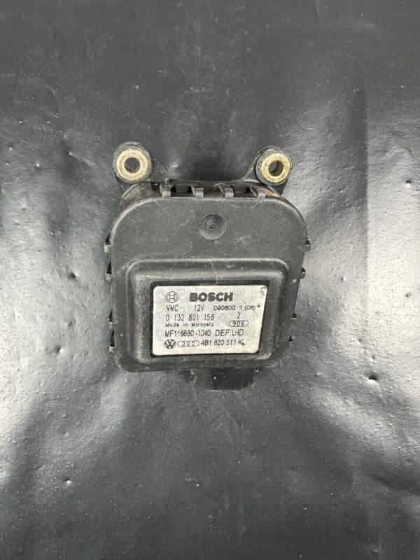 4B1820511K / 0132801158 Актуатор за клапа на отоплителя Bosch Audi A6 C5 – Оригинален употребяван и тестван